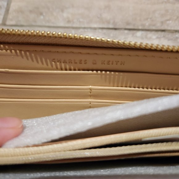 NEW (with tags) CHARLES & KEITH Wallet with zipper - Picture 8 of 8
